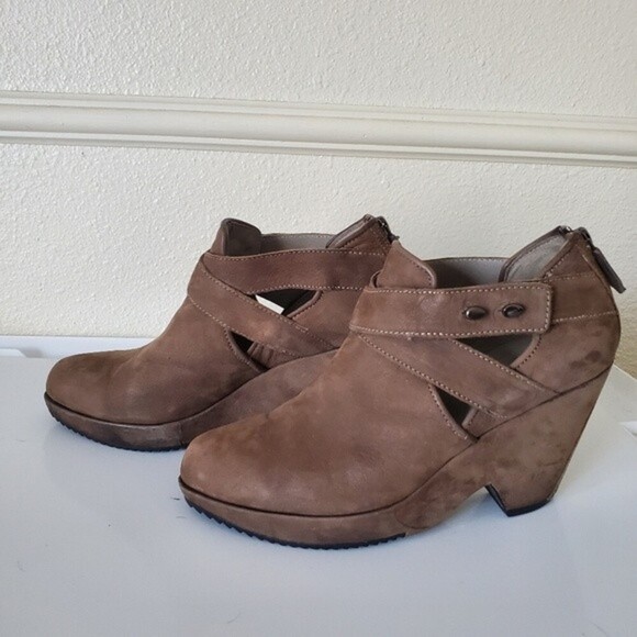Eileen Fisher Watt Nubuck Bootie Taupe Women's Size 8 - Picture 2 of 13